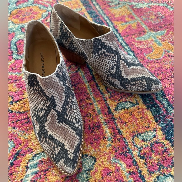 Lucky Brand | Women’s black/tan leather snakeskin pattern Tabea ankle booties, 8 - Picture 5 of 14